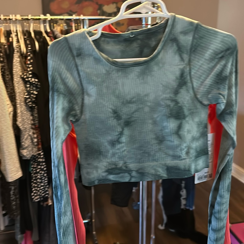 Lululemon ebb to street crop
